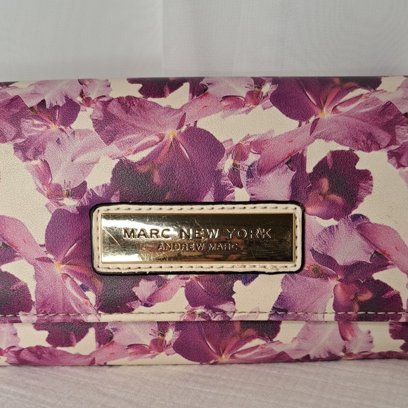 MARC New York wristlet tri-fold wallet Credit card holder Purple and flower. - Picture 2 of 11